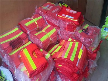 Quais são os tipos de materiais refletivos para camisetas?