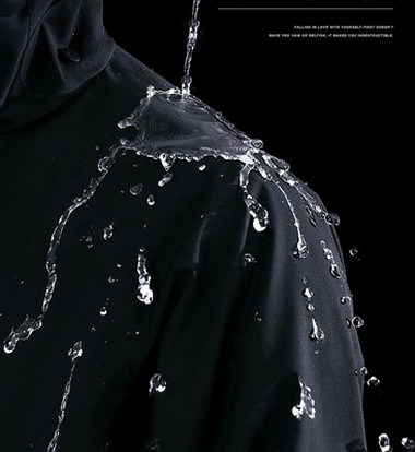 Capa de chuva reflexiva combina estilo e segurança