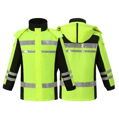 Quando os funcionários da administração rodoviária usam roupas de algodão ref...